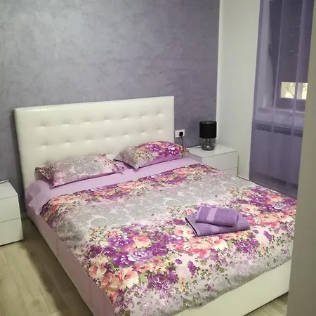 House Klaudio Nyaraló *