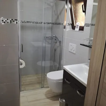 House Klaudio Nyaraló